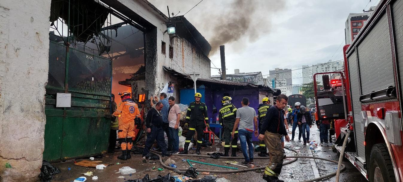 Incendio en bodega del Norte de Bucaramanga: rápida intervención de Bomberos evita víctimas