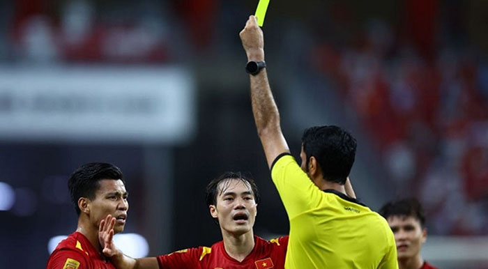 Giải đáp thắc mắc thẻ vàng phạt bao nhiêu tiền?