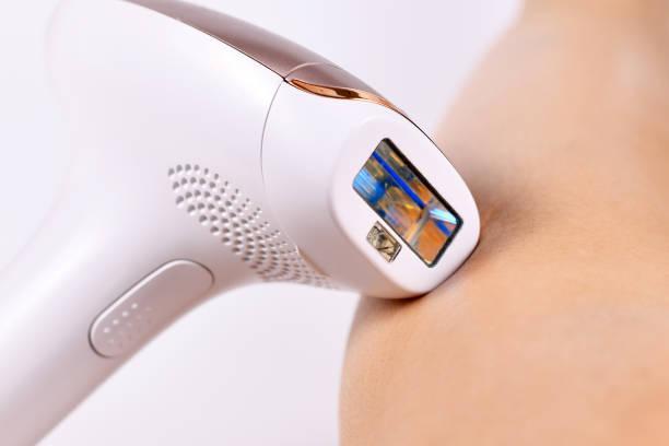 A close-up of a laser hair removal device

Description automatically generated