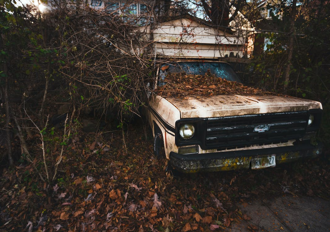 You Shouldn’t Leave a Junk Car Sitting on Your Property, and Here’s Why