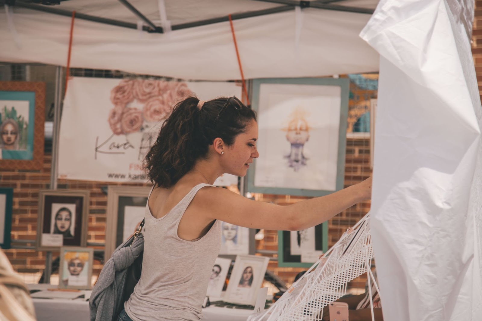 A female visitor in the art market, Photo by Craig Adderley