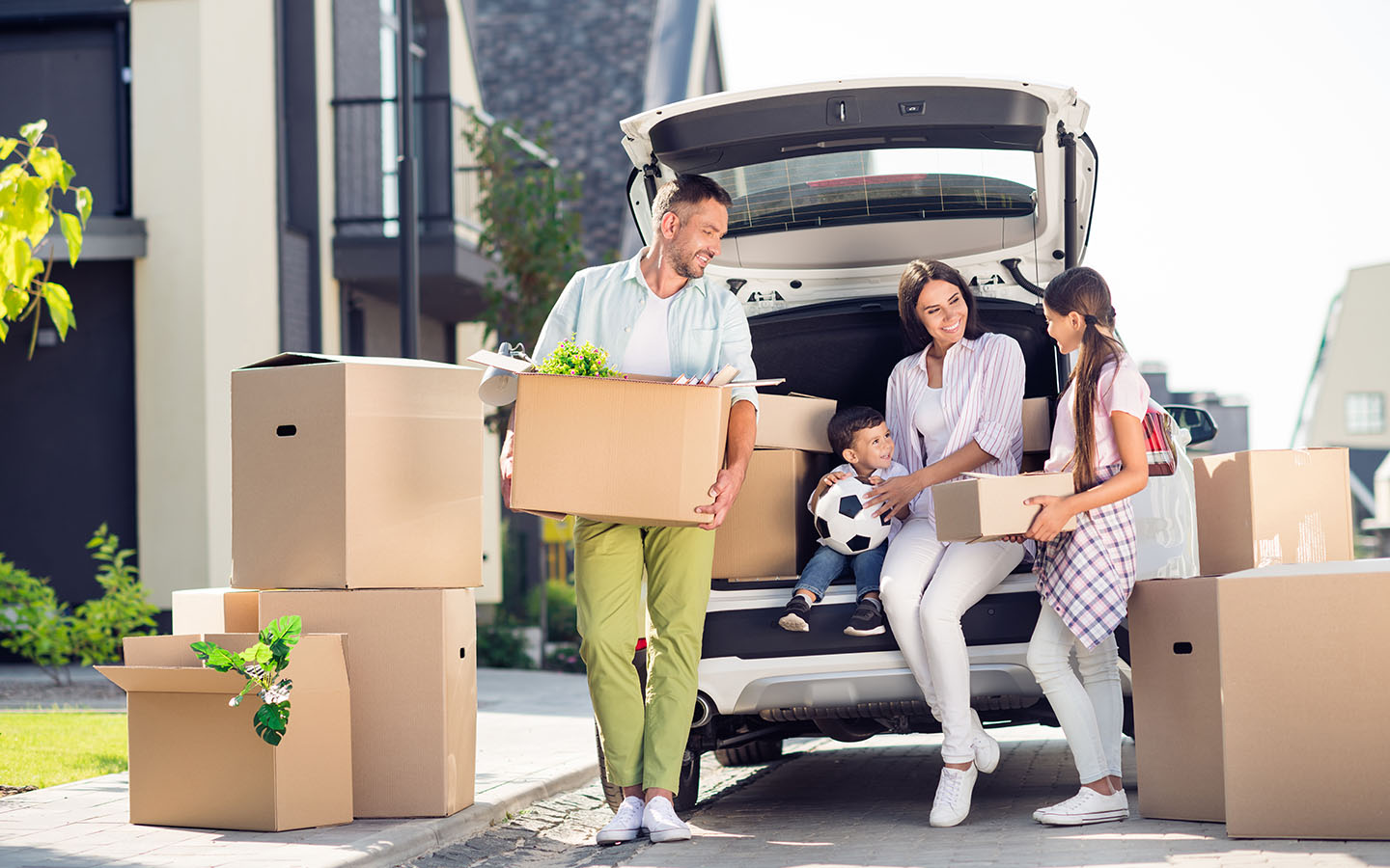 make note of the tips for Moving Homes with Your Car for a safe experience