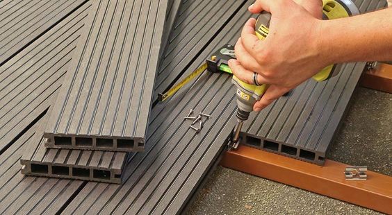 Lắp sàn gỗ nhựa ngoài trời đúng kỹ thuật.