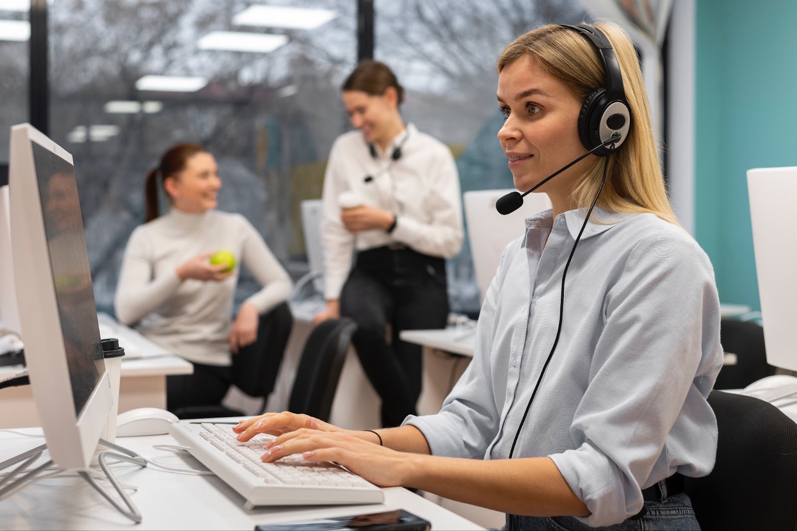 Изображение от <a href="https://ru.freepik.com/free-photo/woman-working-in-a-call-center-talking-with-clients-using-headphones-and-microphone_22196613.htm#page=4&query=%D0%BA%D0%BE%D0%BB%D0%BB%20%D1%86%D0%B5%D0%BD%D1%82%D1%80&position=27&from_view=search&track=ais&uuid=d85e31d6-5af2-45ed-bbf2-4b7636c8bc14#position=27&page=4&query=%D0%BA%D0%BE%D0%BB%D0%BB%20%D1%86%D0%B5%D0%BD%D1%82%D1%80">Freepik</a>Изображение от Fre