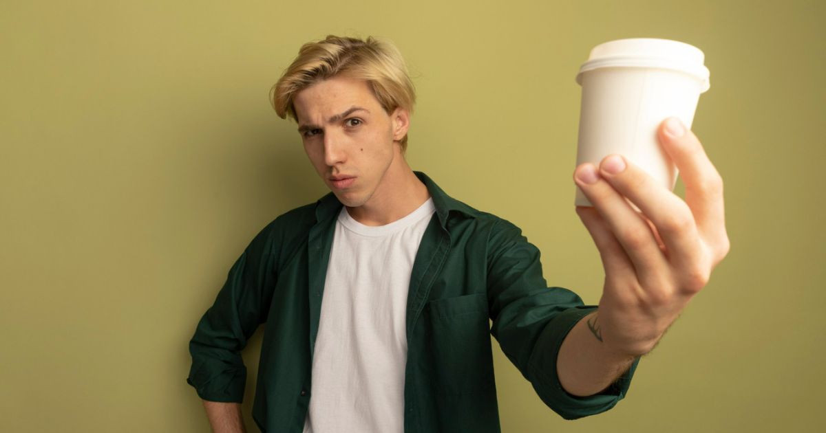 Cara mengatasi kebiasaan begadang: Membatasi Konsumsi Kafein