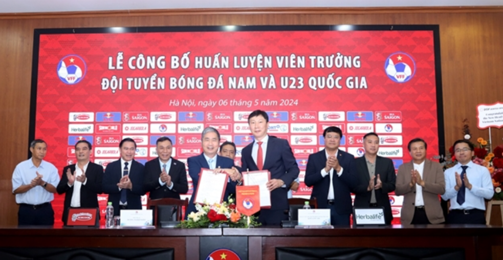 Huấn luyện viên Kim Sang-sik tự tin đưa Việt Nam tới thành công