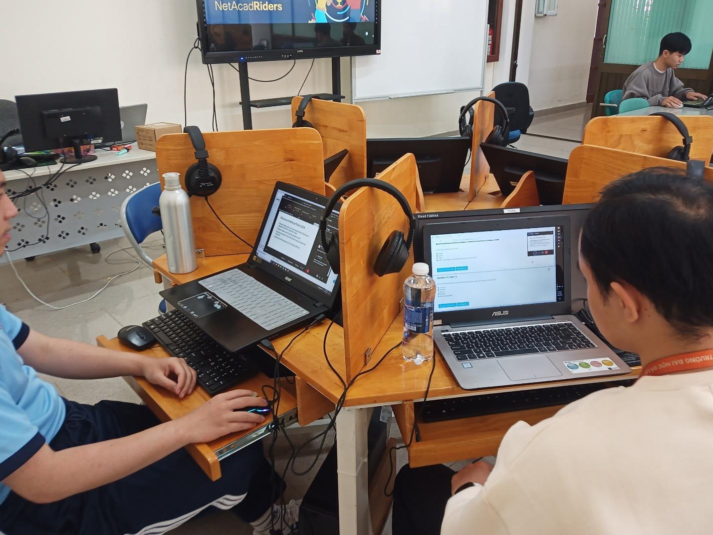 A group of people sitting at a desk with laptops

Description automatically generated