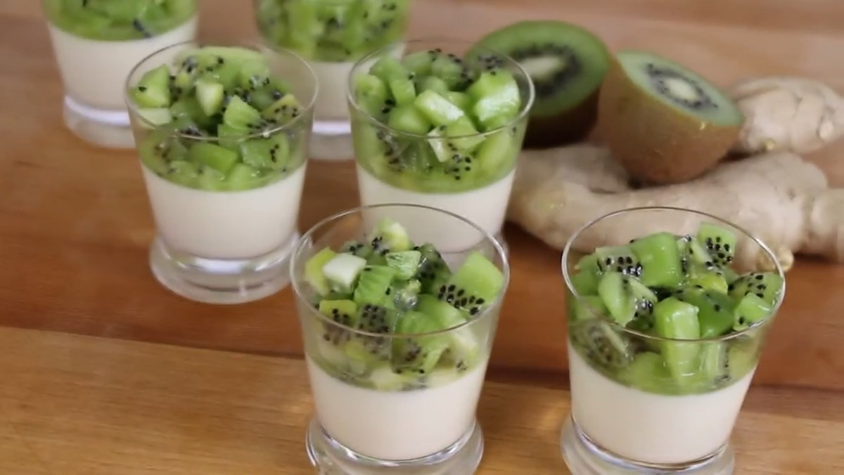 Bước 3: Hoàn thành Panna Cotta kiwi: