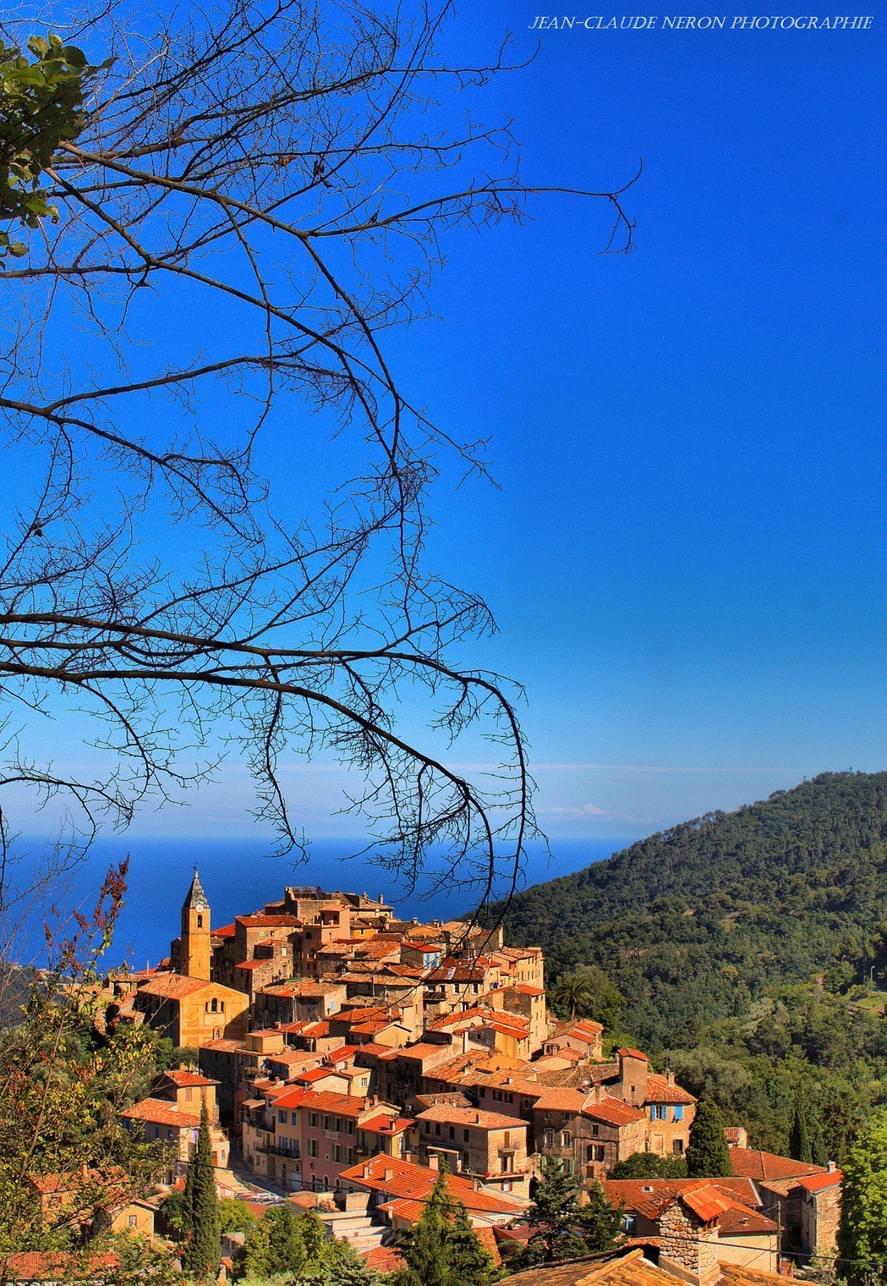 A city in the mountains

Description automatically generated with medium confidence