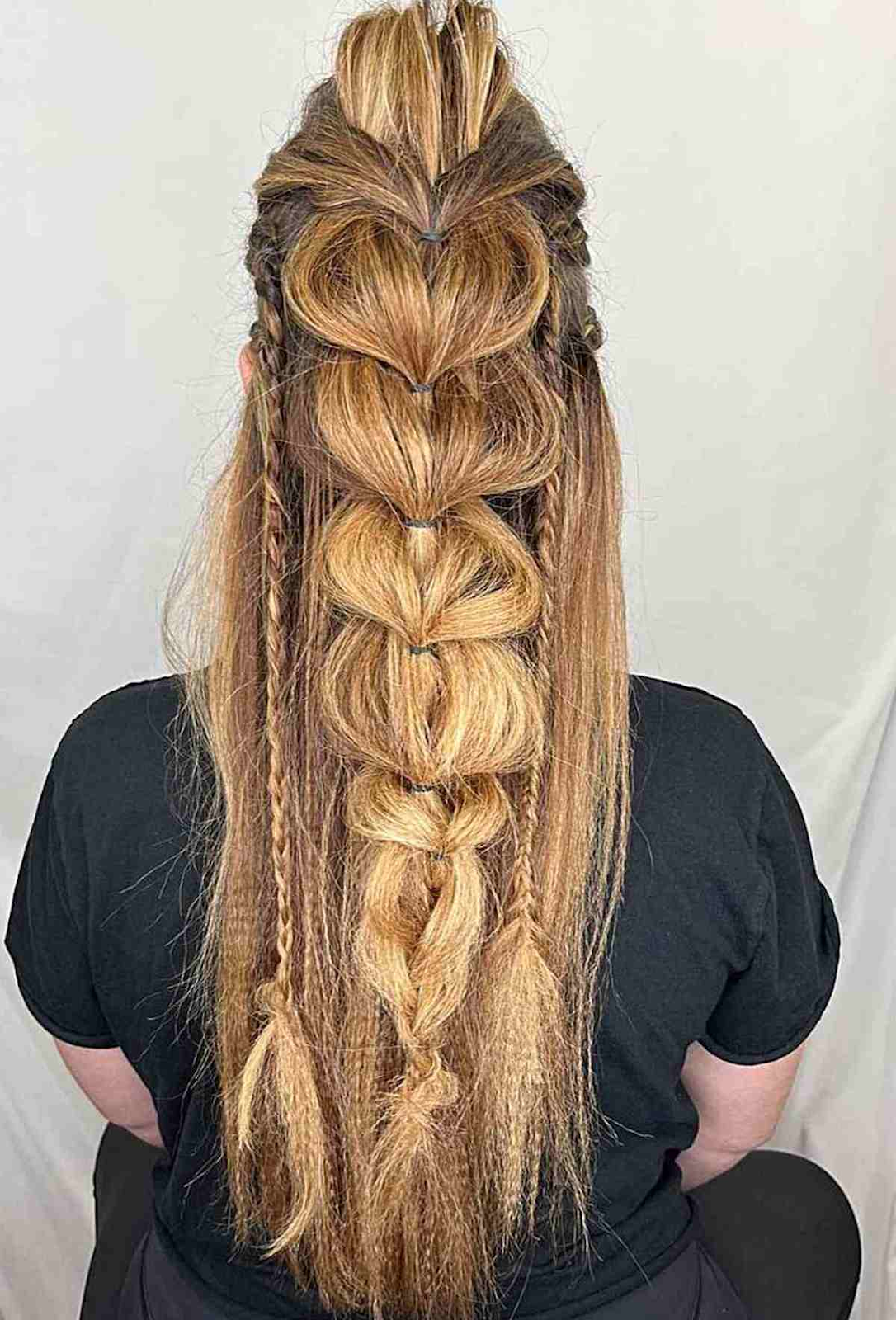 Picture of a lady rocking a crimped hair with braid