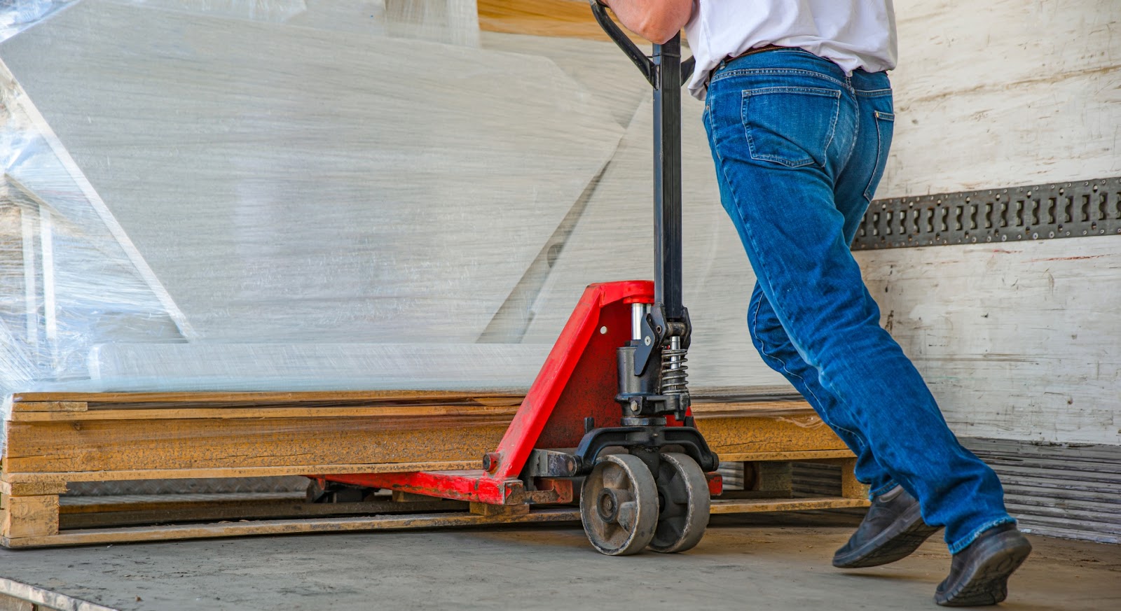 How to Use a Manual Pallet Jack