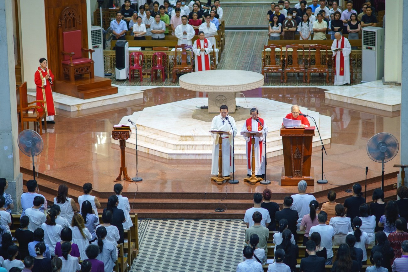 Nhà thờ chính toà Đức Bà Sài Gòn: Tưởng niệm cuộc thương khó của Chúa Giêsu - 2024