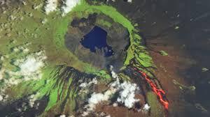 La Cumbre Volcano and Galápagos Land Iguanas