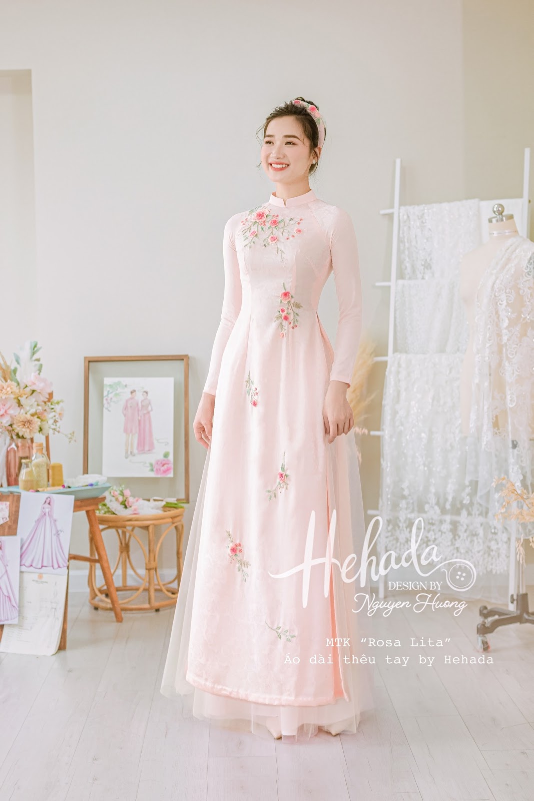 Form cận áo dài Rosalita Hồng