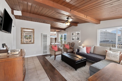 Boutique Oceanside Deluxe Beach Escapes