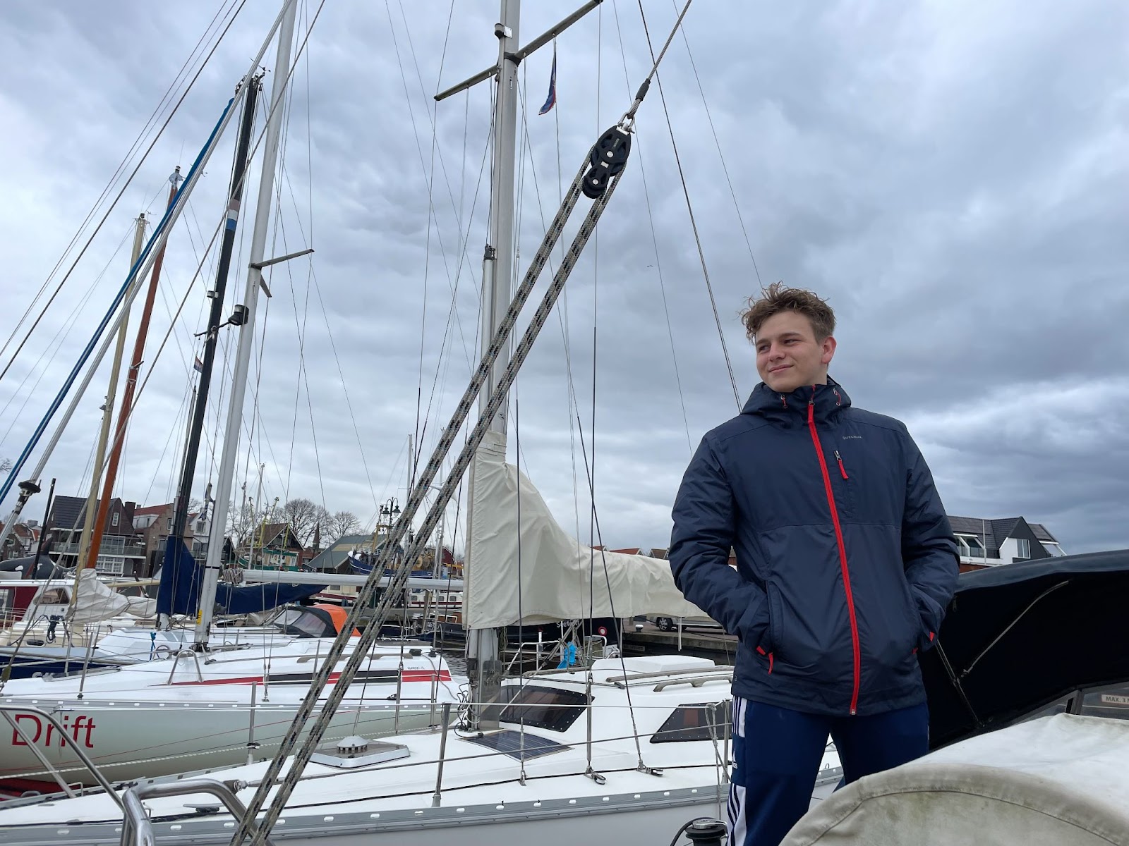 Martin Oost sur le bateau de son père @alixostian
