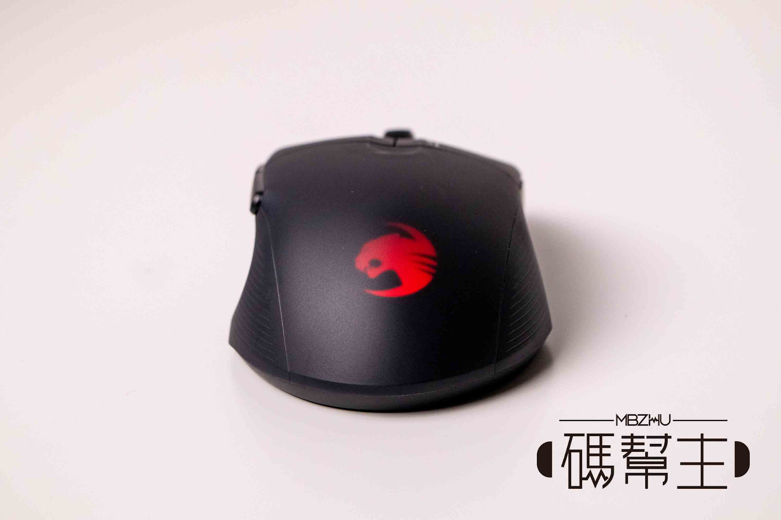 極致輕盈 征服沙場｜ROCCAT PURE 系列超輕量電競滑鼠開箱 8