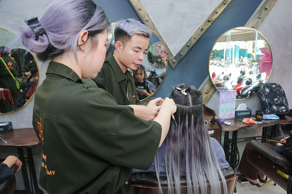 A Vòong Hair Salon - Nơi chắp cánh cho đam mê học uốn tóc