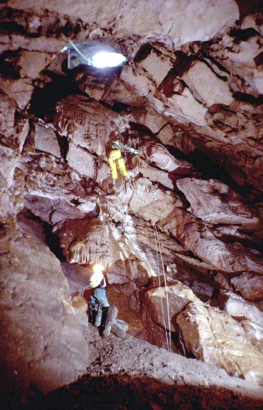 D:\AA WASSER-WIKI - Philipp 0162-6224174\000 Fachbeiträge\00 Fachartikel fertig\Sources de la Touvre - ein Karstphänomen\Einstieg Fossemobile.jpg