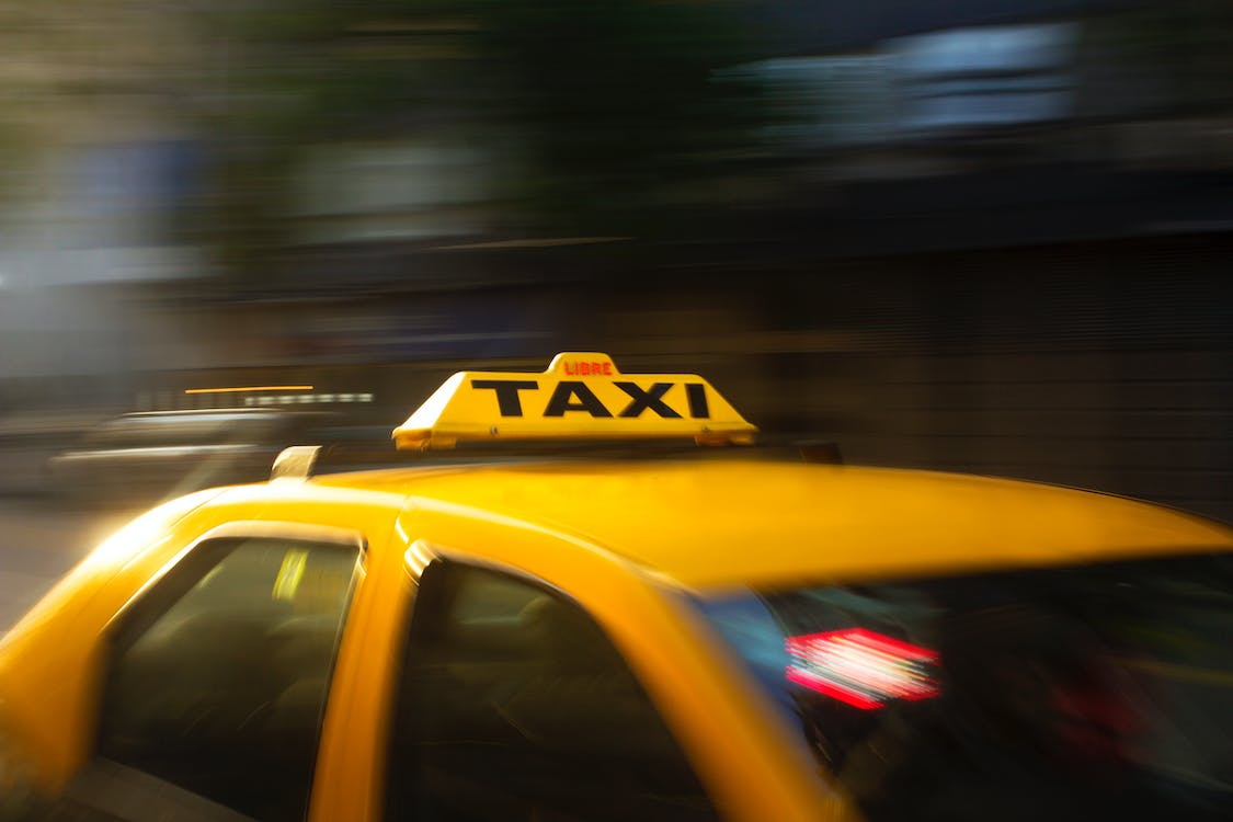 Kostenlos Schwenkfotografie Des Gelben Taxis Stock-Foto