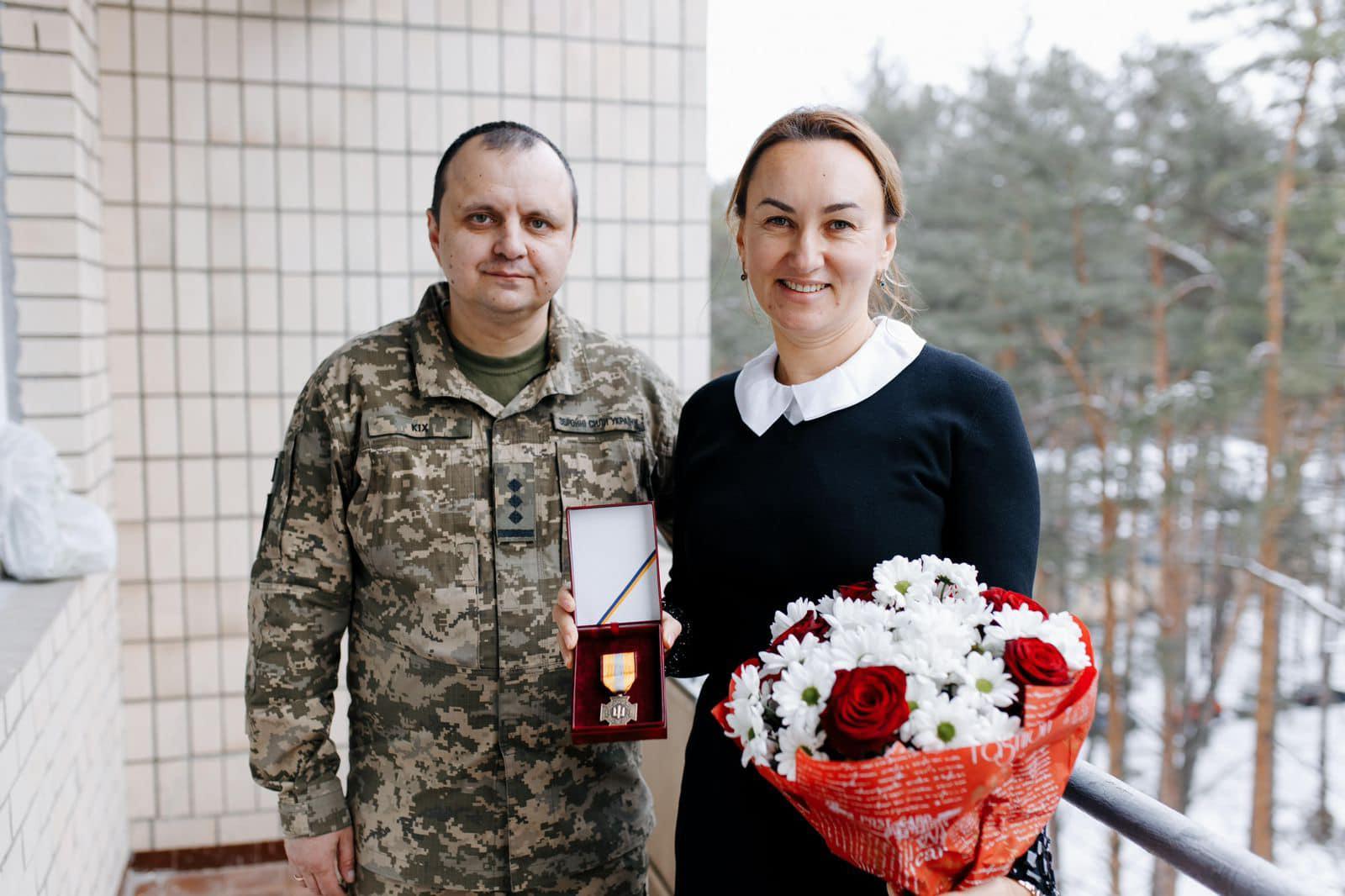 Тетяна Путінцева, Голова Правління COMINBANK отримала подяку від військового госпіталю. Фото COMINBANK