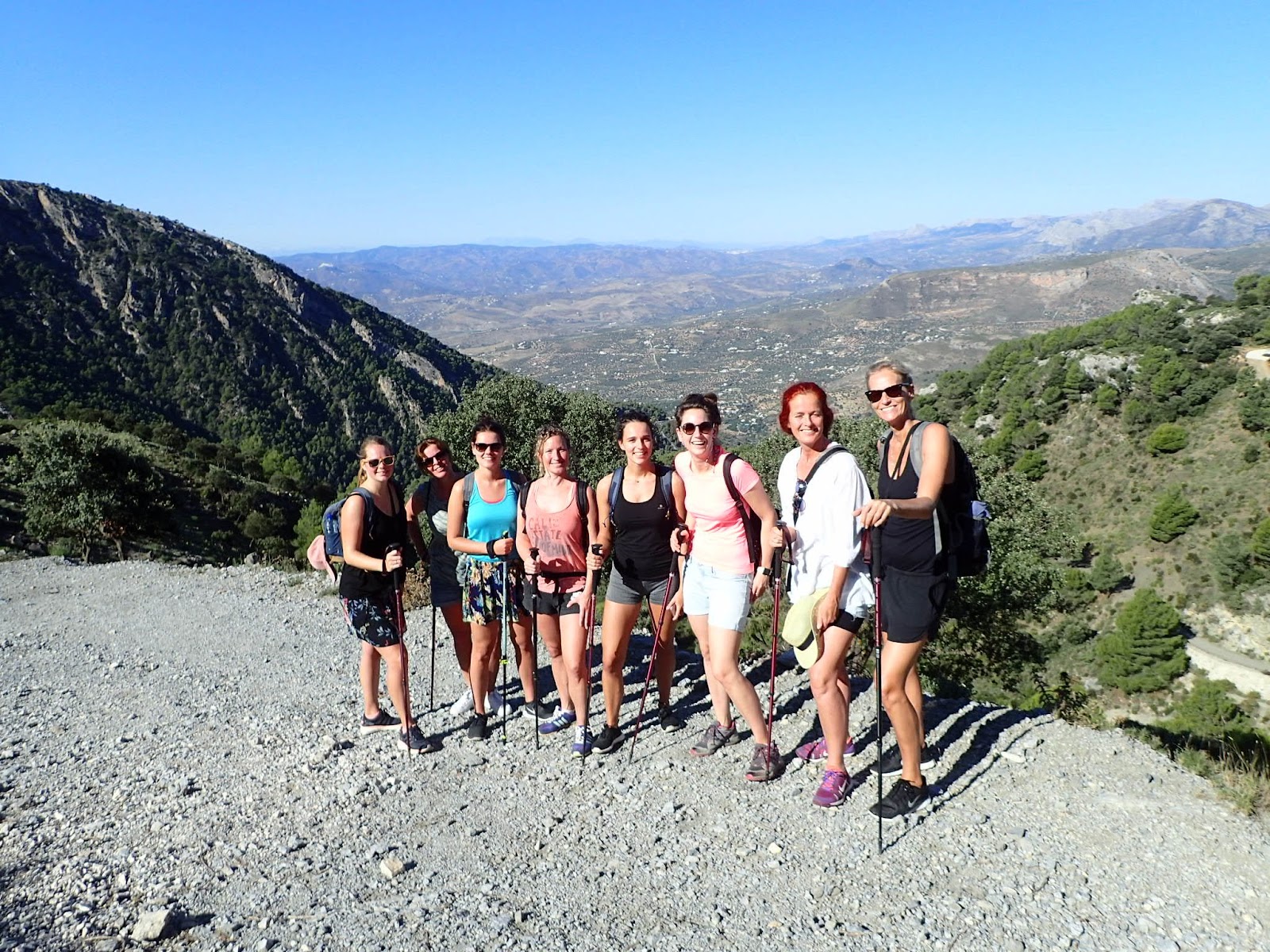 Group+picture+during+hike+with+Jane+Bakx+Yoga+The+Best+Yoga+teacher