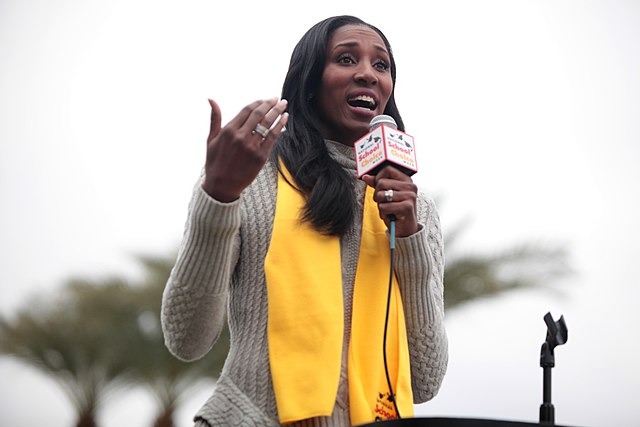 spotcovery-Lisa Leslie speaks at the 2015 School Choice Week rally at the Arizona State Capitol Building-Best WNBA players of all time
