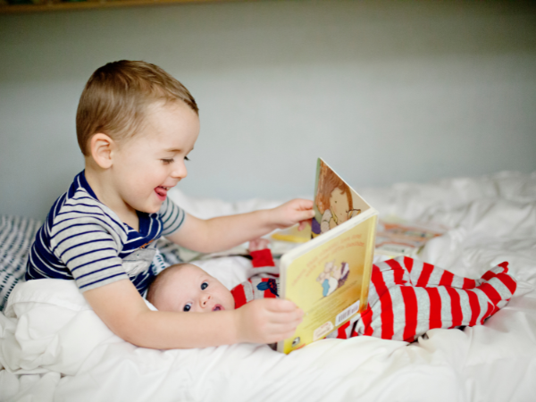 Sách cho bé sơ sinh kích thích thị giác và thính giác