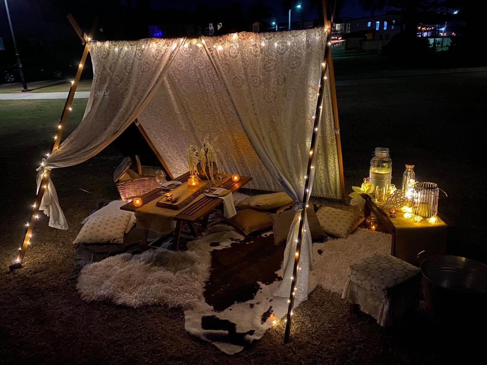 Ideas for Outdoor Valentine Decor: Starry-Night Ambiance