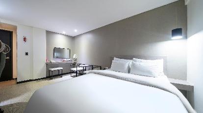 Coastal Lux Shore Retreats
