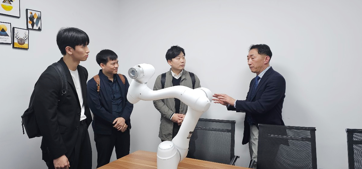 베트남 로봇연구센터 설립 전망을 논의