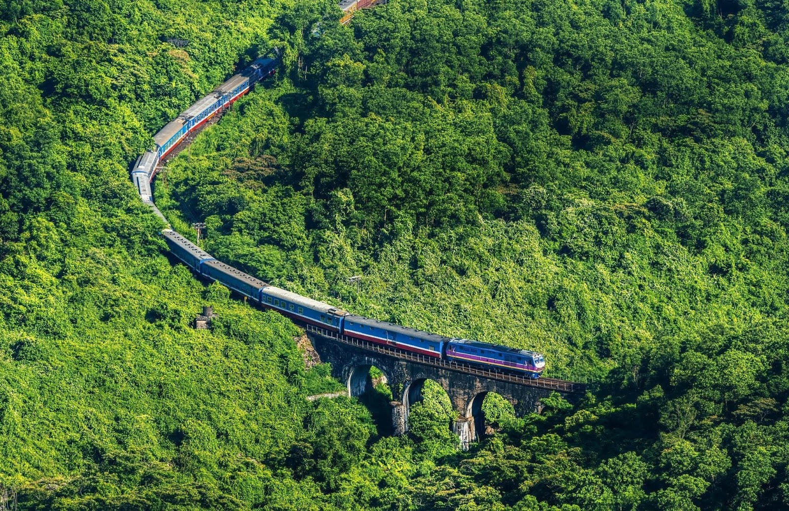 Chuyen-tau-du-lich-hue-da-nang