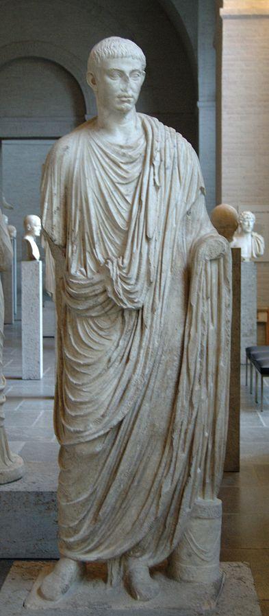 Hvad hed de gamle romeres kappe?