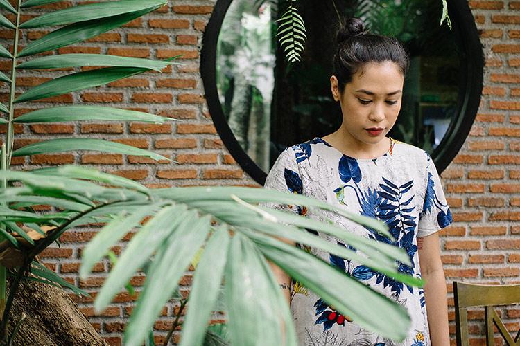 DEAR MY OWN GOD : รอยสัก ความเศร้า และพระเจ้าส่วนตัวของ ทราย เจริญปุระ – a  day magazine