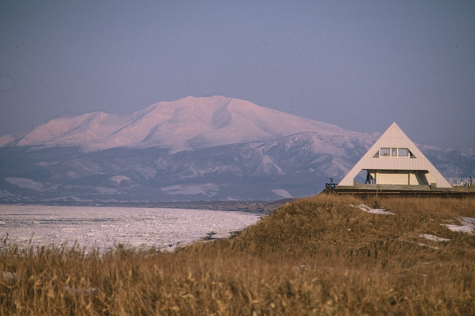 2、オホーツク海と流氷、知床連山を一望できる「フレトイ展望台」