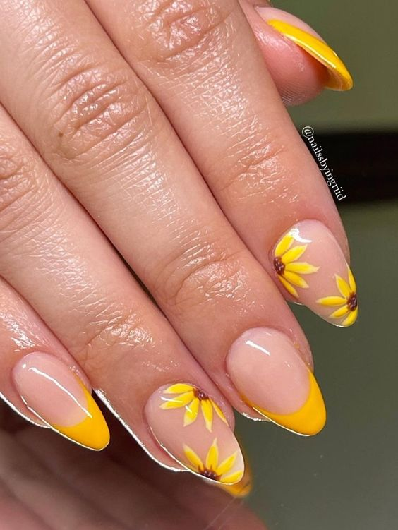 Summer Nail Colors: Picture of the Sunflower yellow nail
