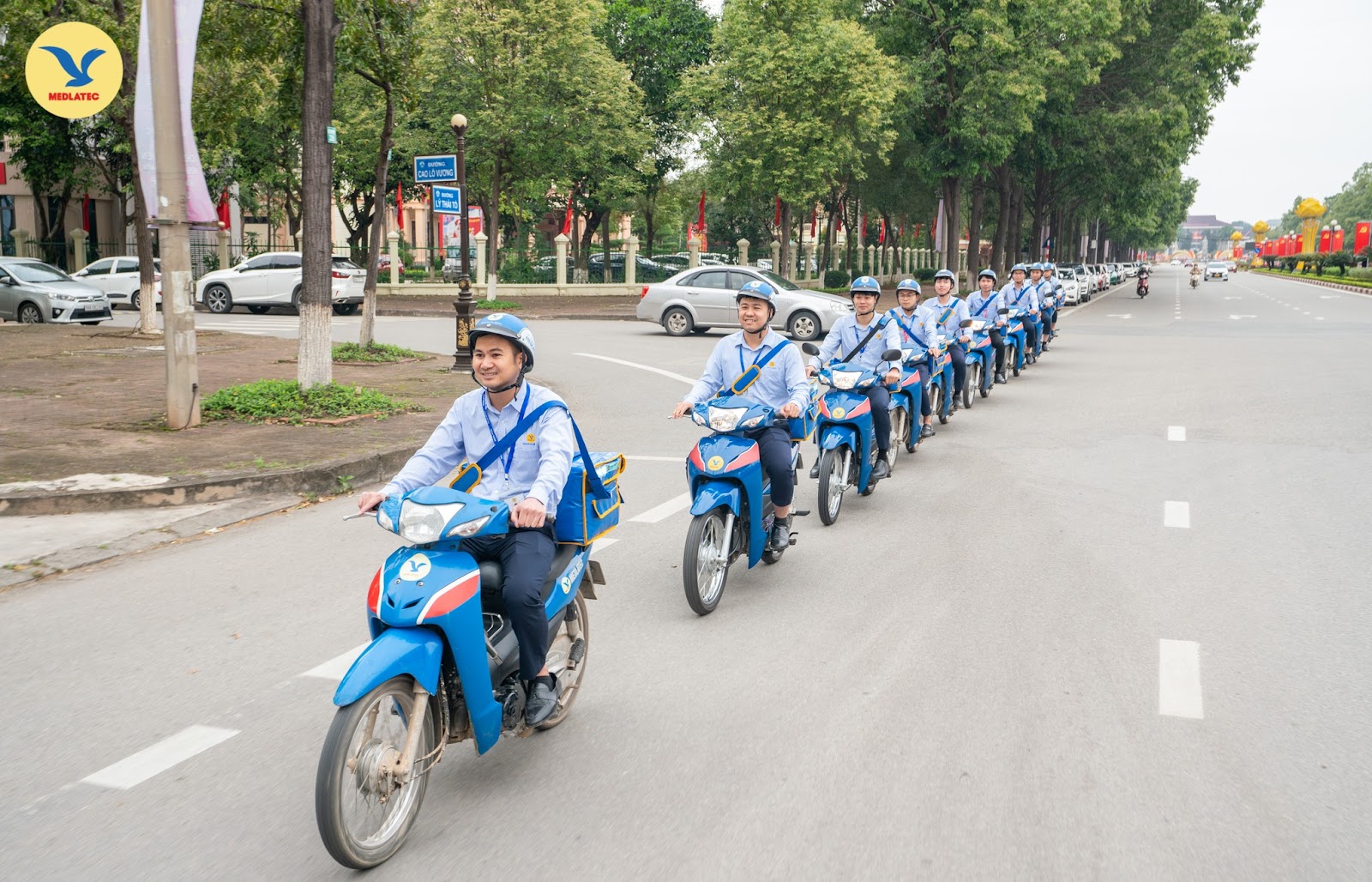 Lấy mẫu xét nghiệm tận nơi - Đăng ký ngay tại MEDLATEC!