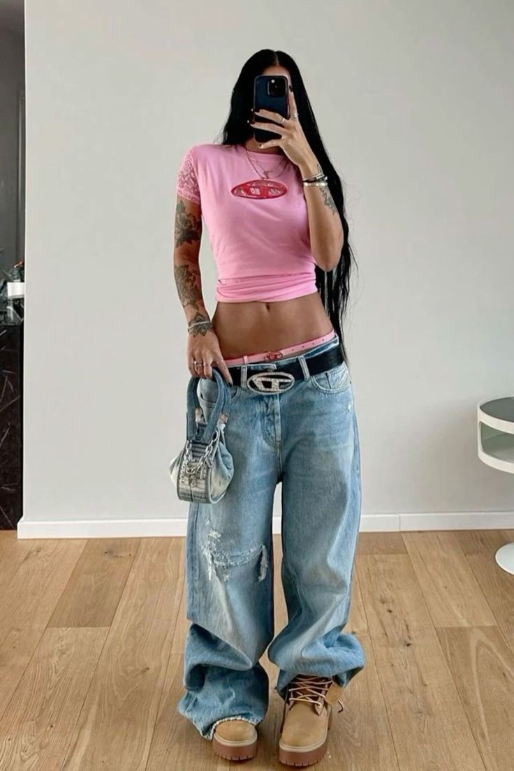 Picture of a girl rocking the baggy bottoms with a pink top