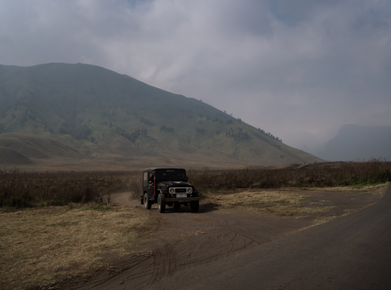 Sebelum naik gunung yang terletak di Jawa Timur ini tentu kamu membutuhkan informasi berapa biaya naik Gunung Bromo. 