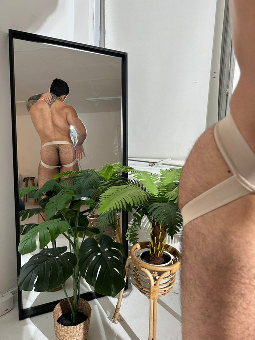 Nick_at_Night posing naked in the mirror showing off his hairy ass