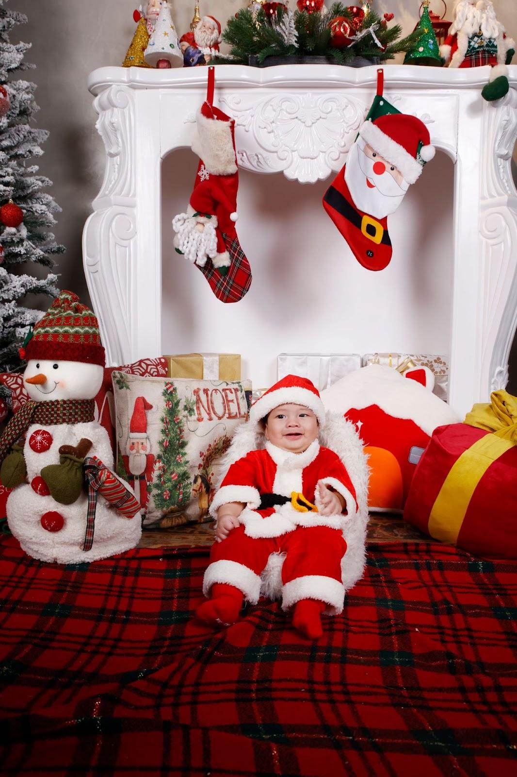 newborn christmas photo idea: baby dressed up as little santa claus