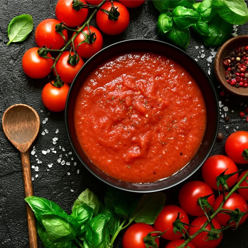 Image of a dish of tomato paste 