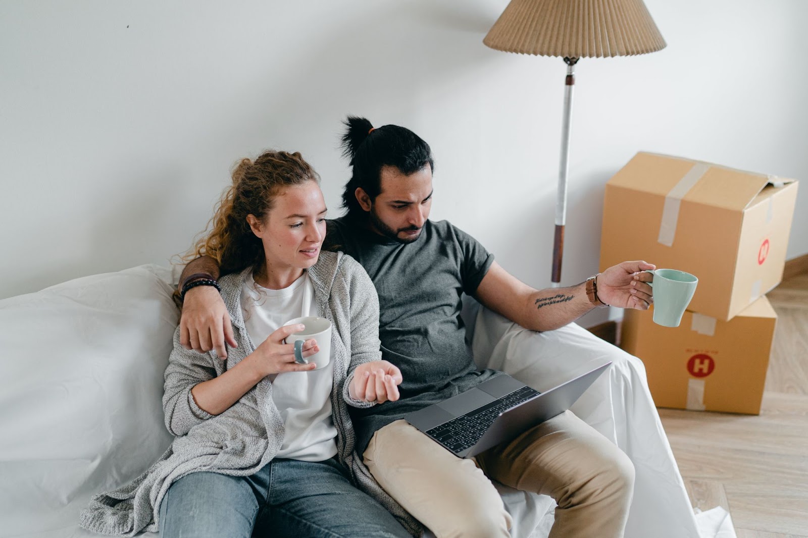 Analiza el historial crediticio para casas para parejas jóvenes