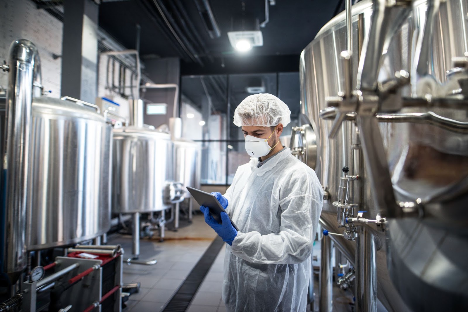 7. Industria producției de alimente și băuturi