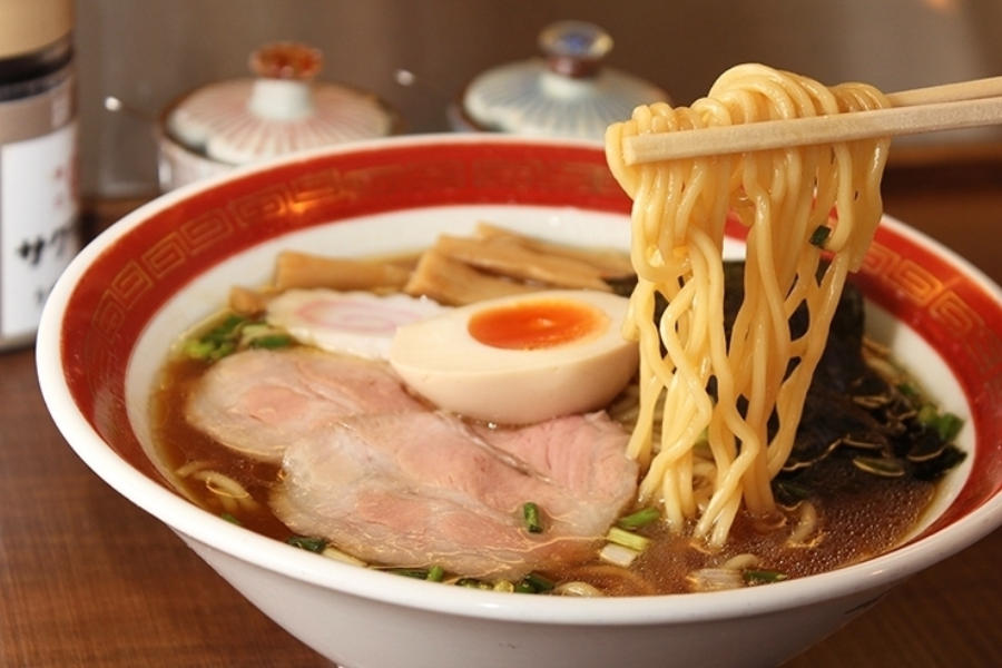 hoàn thành một tô mì ramen kiểu Nhật hấp dẫn