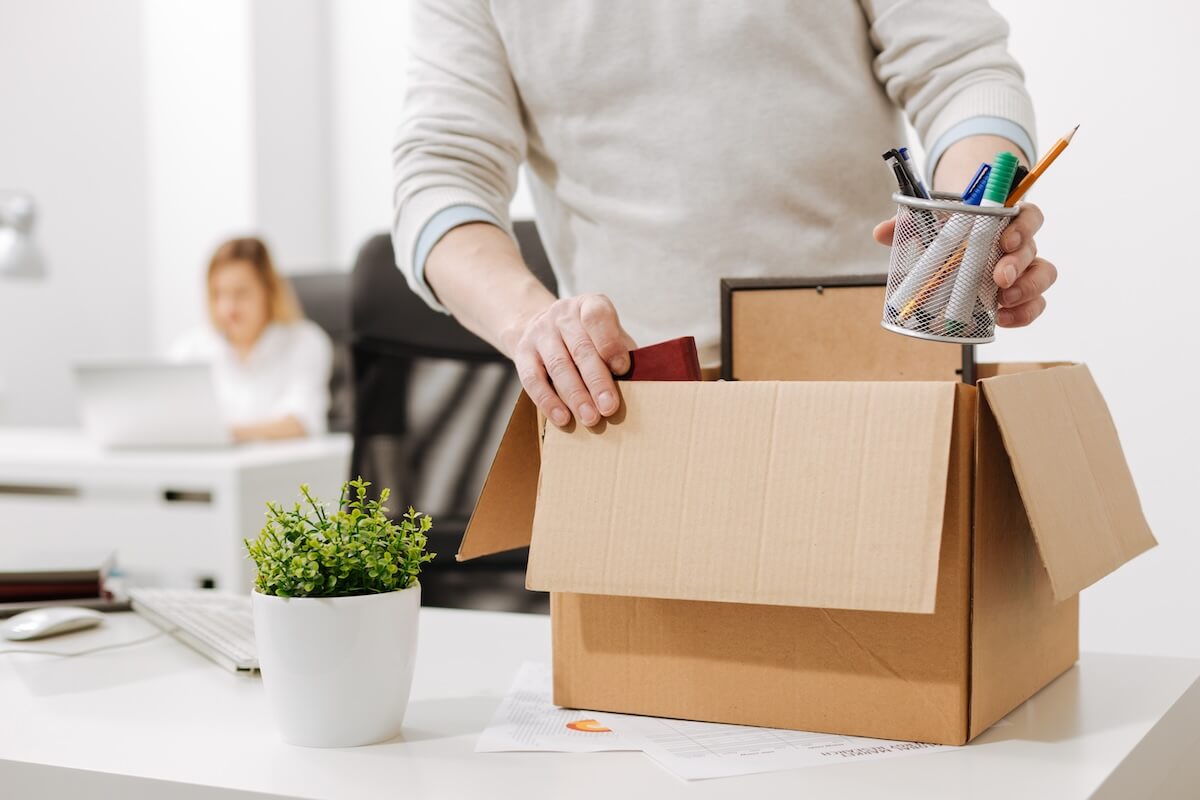 Return to work plan: employee putting his things in a box