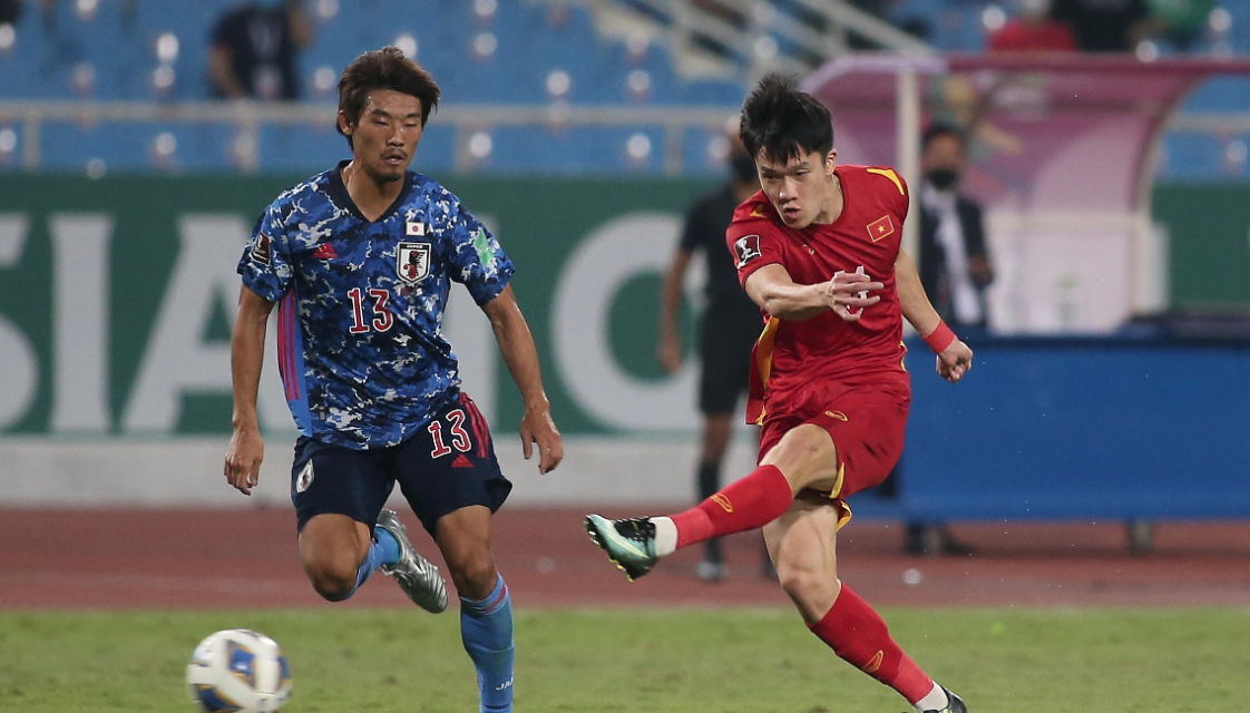 Cú sút xa của cầu thủ Hoàng Đức trong trận gặp Nhật Bản tại vòng loại World Cup 2022