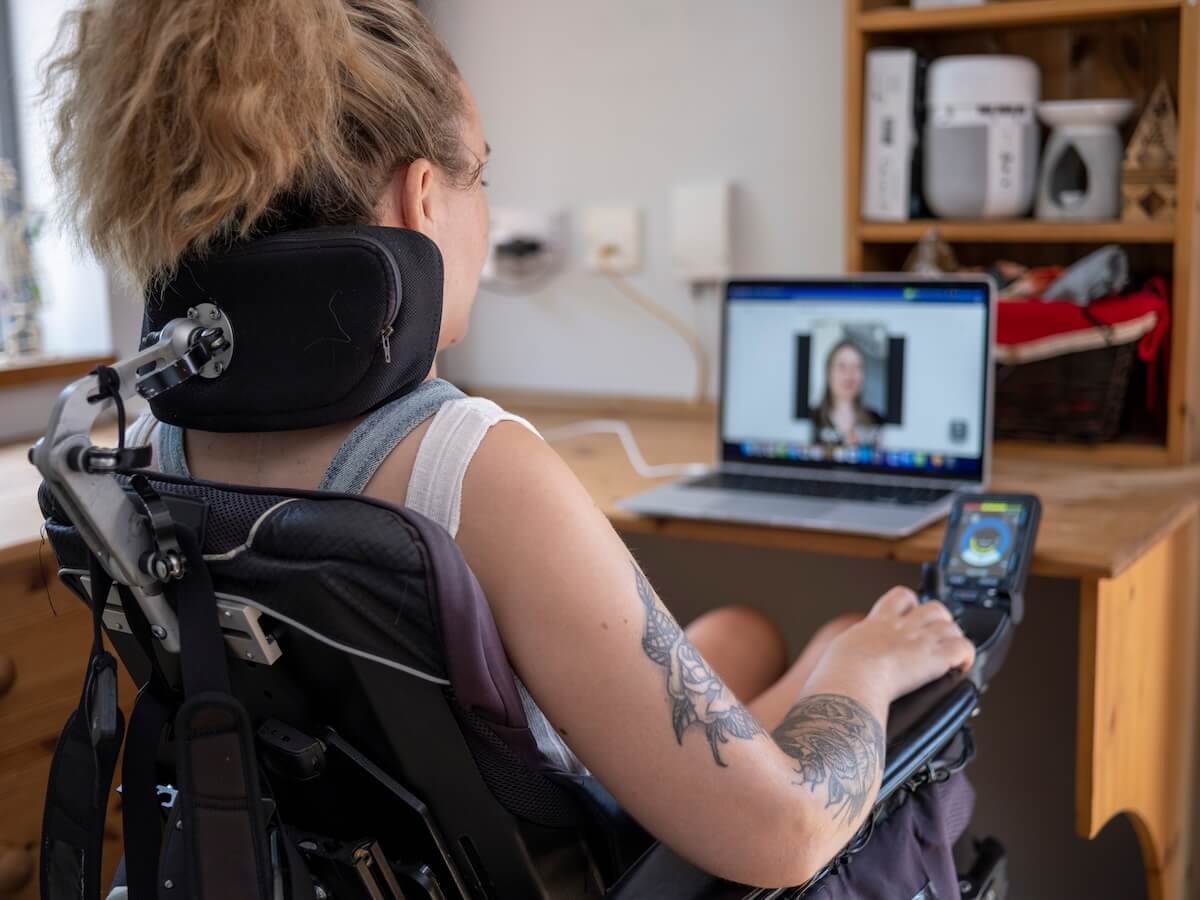 ADA reasonable accommodation checklist: injured woman using her laptop for a video call