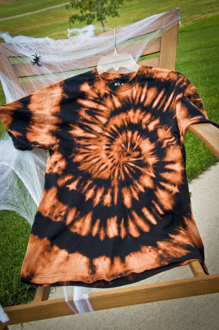 Picture of a shirt in the tye dye bleach