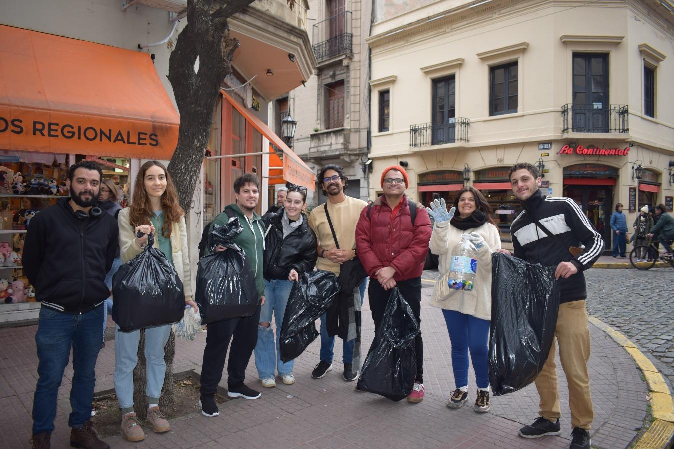Plogging Walking Tour en Palermo con Experiencebaires